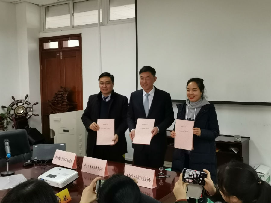 中汇奖学金捐赠.jpg