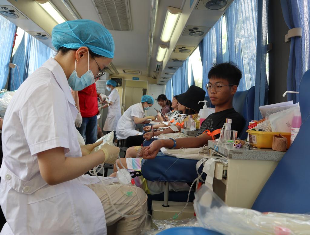 累计献血37600毫升！热血战“疫”，奉贤共有178名志愿者参加无偿献血
